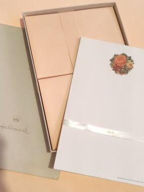 Hallmark White Notecards With Envelopes